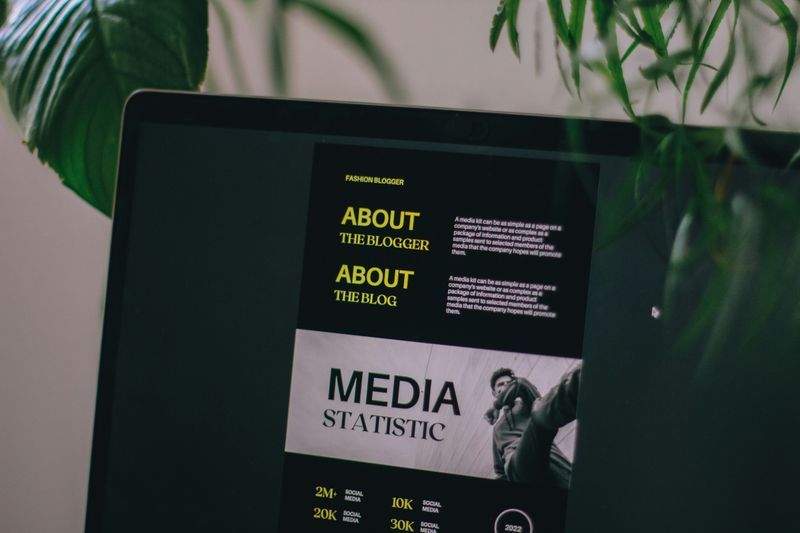 Brújula Media Studio 13